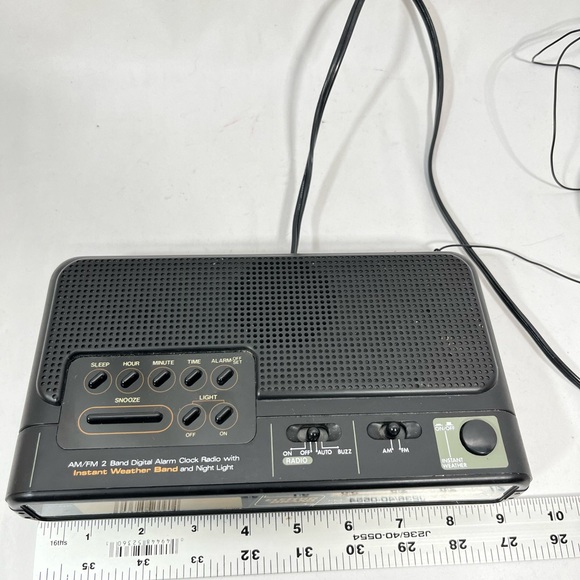 Vintage Electro Brand Model 4440 Alarm Clock Radio AM-FM Instant Weather Battery - Picture 8 of 12